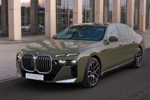 Прокат авто bmw 7-serii премиум класса 2022 года в городе Москва Тульская от 29600 руб./сутки, задний привод, двигатель: бензин, объем 3 литра, каско (Мультидрайв), ОСАГО (Мультидрайв), без водителя, недорого - RentRide