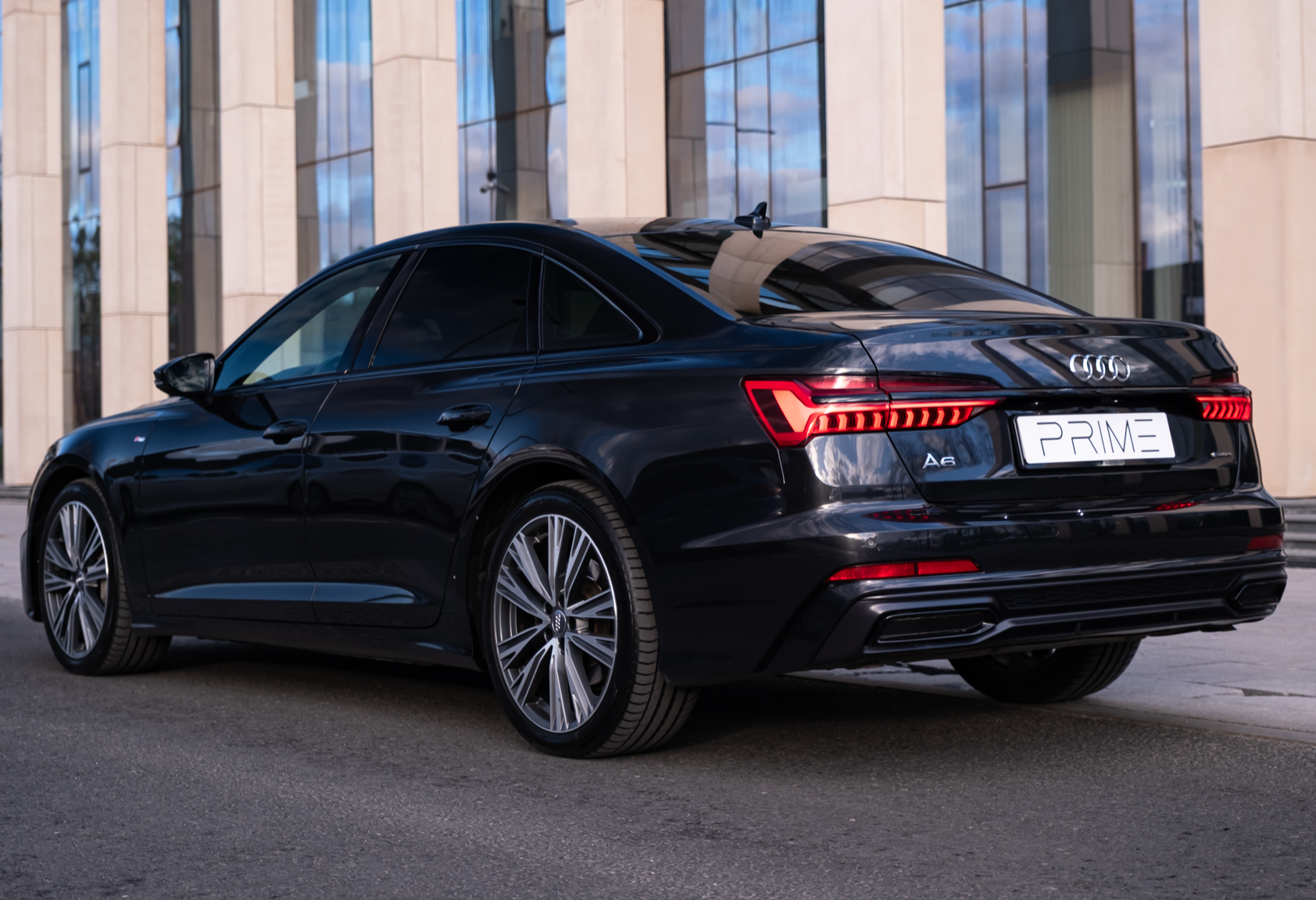 Аренда audi a6 премиум класса 2019 года в городе Москва Тульская от 10320 руб./сутки, полный привод, двигатель: бензин, объем 3 литра, каско (Мультидрайв), ОСАГО (Мультидрайв), без водителя, недорого, вид 3 - RentRide