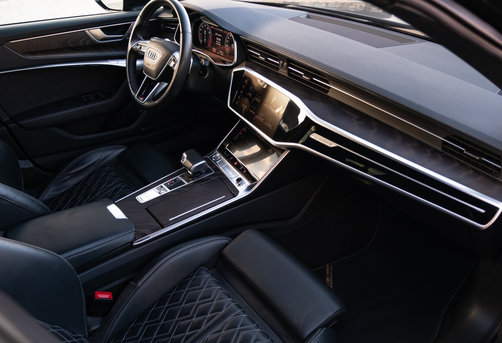 Аренда audi a6 премиум класса 2019 года в городе Москва Тульская от 10320 руб./сутки, полный привод, двигатель: бензин, объем 3 литра, каско (Мультидрайв), ОСАГО (Мультидрайв), без водителя, недорого, вид 7 - RentRide
