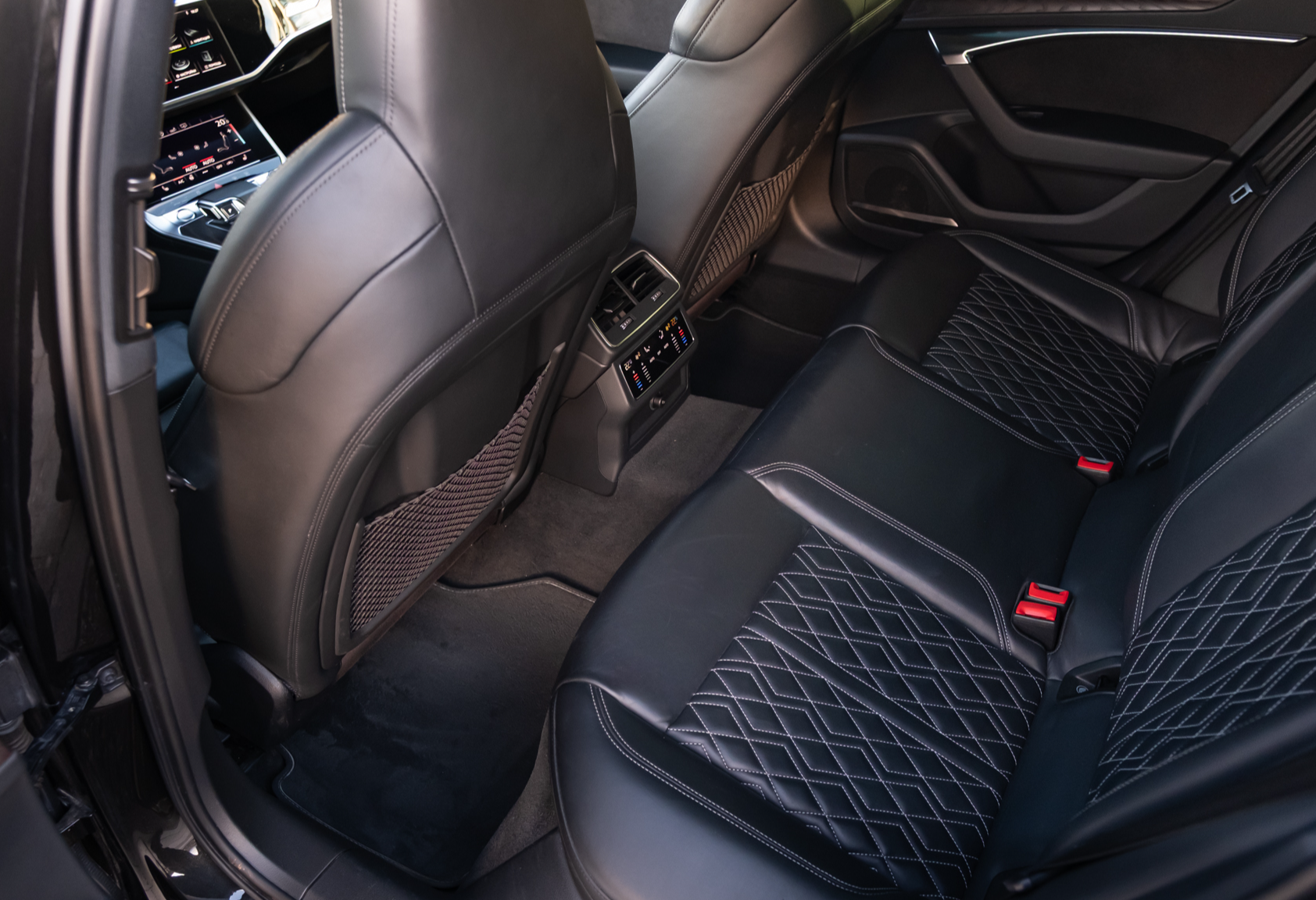 Аренда audi a6 премиум класса 2019 года в городе Москва Тульская от 10320 руб./сутки, полный привод, двигатель: бензин, объем 3 литра, каско (Мультидрайв), ОСАГО (Мультидрайв), без водителя, недорого, вид 10 - RentRide
