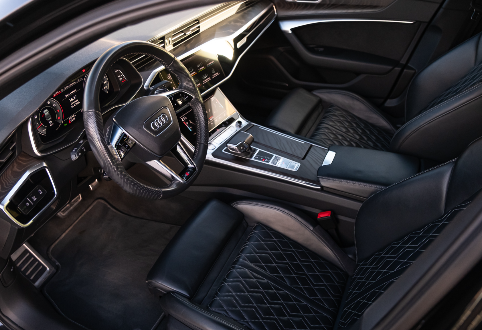 Аренда audi a6 премиум класса 2019 года в городе Москва Тульская от 10320 руб./сутки, полный привод, двигатель: бензин, объем 3 литра, каско (Мультидрайв), ОСАГО (Мультидрайв), без водителя, недорого, вид 4 - RentRide