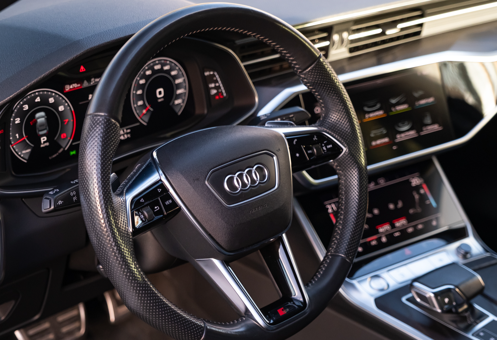 Аренда audi a6 премиум класса 2019 года в городе Москва Тульская от 10320 руб./сутки, полный привод, двигатель: бензин, объем 3 литра, каско (Мультидрайв), ОСАГО (Мультидрайв), без водителя, недорого, вид 5 - RentRide