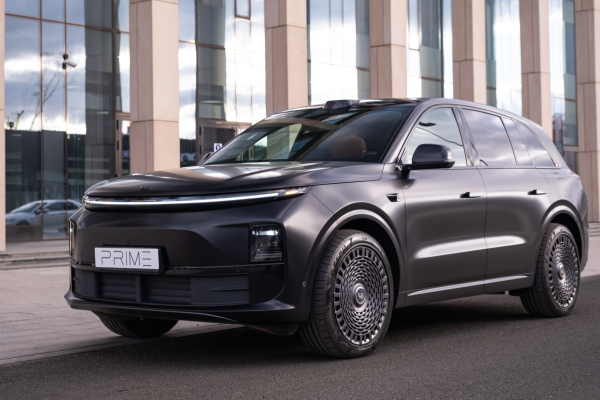 Прокат авто lixiang l6 премиум класса 2024 года в городе Москва Тульская от 14000 руб./сутки, полный привод, двигатель: гибрид, объем 1.5 литров, каско (Мультидрайв), ОСАГО (Мультидрайв), без водителя, недорого - RentRide