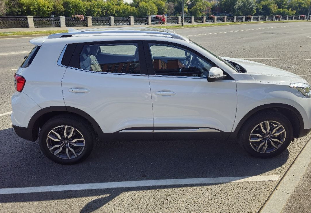 Аренда chery tiggo-4 эконом класса 2023 года в городе Москва Таганская от 3200 руб./сутки, передний привод, двигатель: бензин, объем 1.5 литров, каско (Мультидрайв), ОСАГО (Мультидрайв), без водителя, недорого, вид 2 - RentRide