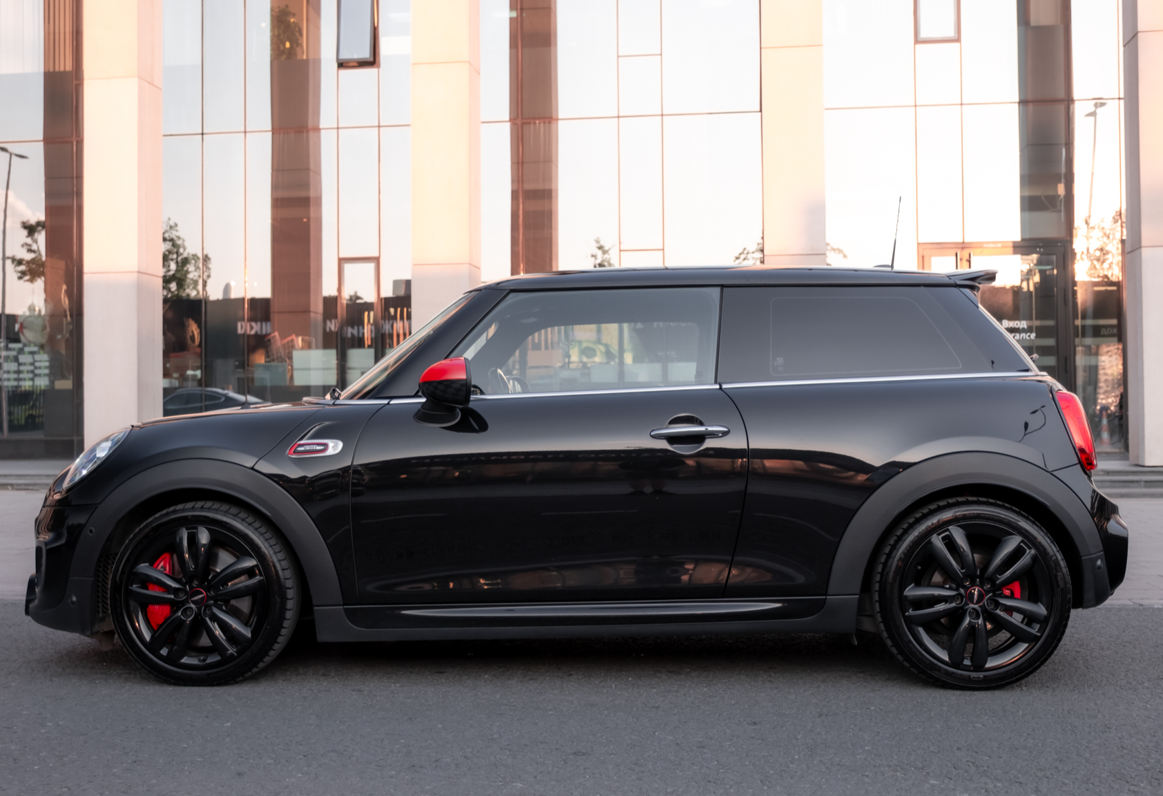 Аренда mini hatch бизнес класса 2018 года в городе Москва Тульская от 8800 руб./сутки, передний привод, двигатель: бензин, объем 2 литра, каско (Мультидрайв), ОСАГО (Мультидрайв), без водителя, недорого, вид 2 - RentRide