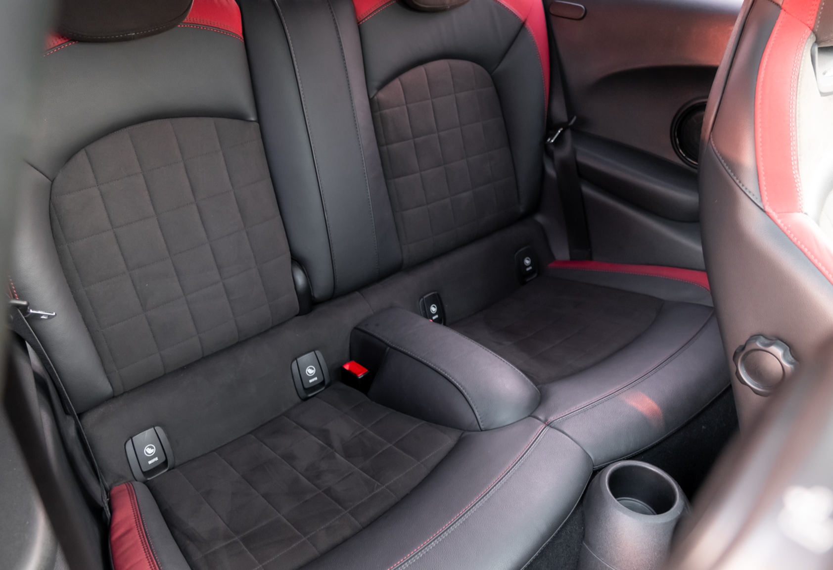 Аренда mini hatch бизнес класса 2018 года в городе Москва Тульская от 8800 руб./сутки, передний привод, двигатель: бензин, объем 2 литра, каско (Мультидрайв), ОСАГО (Мультидрайв), без водителя, недорого, вид 10 - RentRide