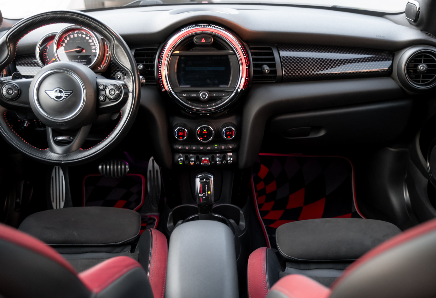 Аренда mini hatch бизнес класса 2018 года в городе Москва Тульская от 8800 руб./сутки, передний привод, двигатель: бензин, объем 2 литра, каско (Мультидрайв), ОСАГО (Мультидрайв), без водителя, недорого, вид 7 - RentRide