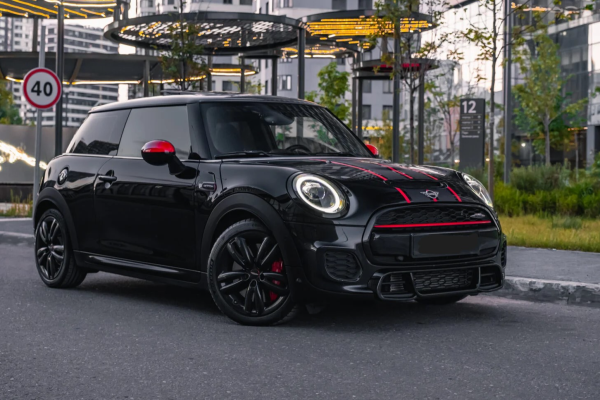 Прокат авто mini hatch бизнес класса 2018 года в городе Москва Тульская от 8800 руб./сутки, передний привод, двигатель: бензин, объем 2 литра, каско (Мультидрайв), ОСАГО (Мультидрайв), без водителя, недорого - RentRide