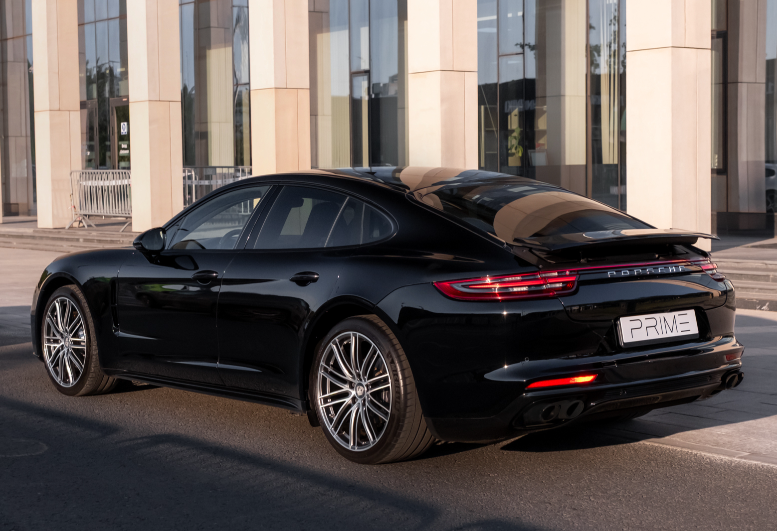 Аренда porsche panamera премиум класса 2020 года в городе Москва Тульская от 21520 руб./сутки, полный привод, двигатель: бензин, объем 2.9 литров, каско (Мультидрайв), ОСАГО (Мультидрайв), без водителя, недорого, вид 3 - RentRide
