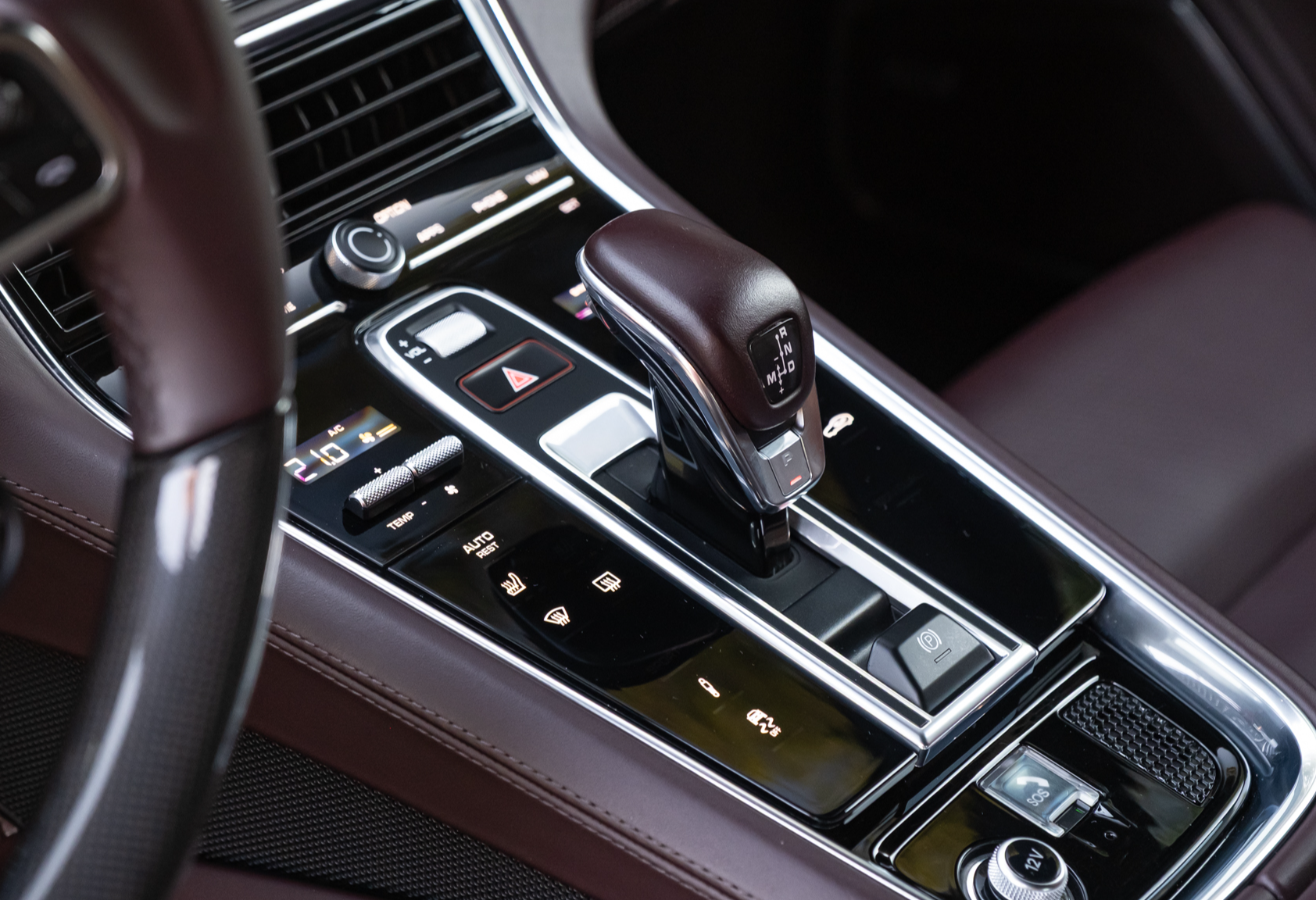 Аренда porsche panamera премиум класса 2020 года в городе Москва Тульская от 21520 руб./сутки, полный привод, двигатель: бензин, объем 2.9 литров, каско (Мультидрайв), ОСАГО (Мультидрайв), без водителя, недорого, вид 7 - RentRide