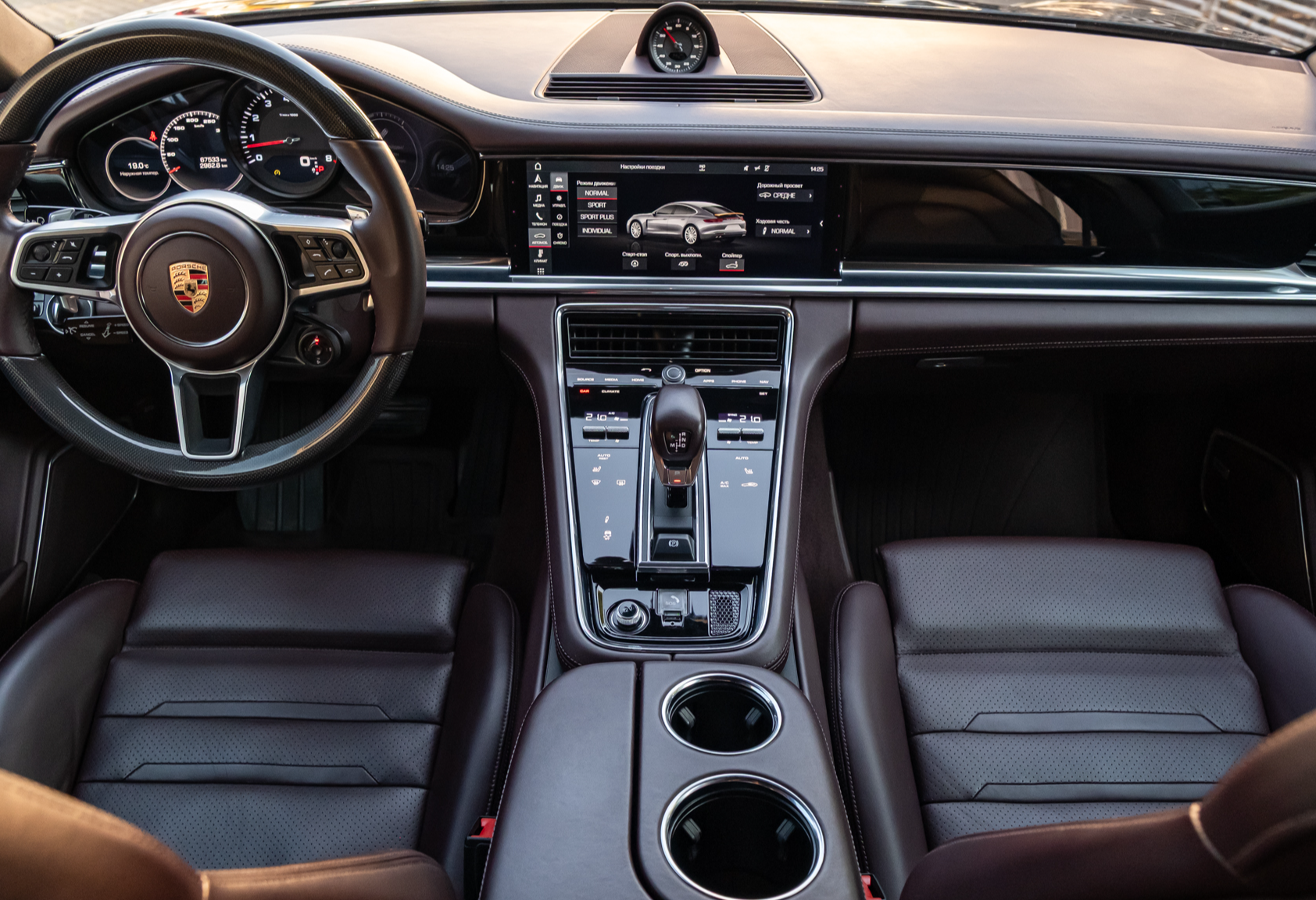 Аренда porsche panamera премиум класса 2020 года в городе Москва Тульская от 21520 руб./сутки, полный привод, двигатель: бензин, объем 2.9 литров, каско (Мультидрайв), ОСАГО (Мультидрайв), без водителя, недорого, вид 8 - RentRide