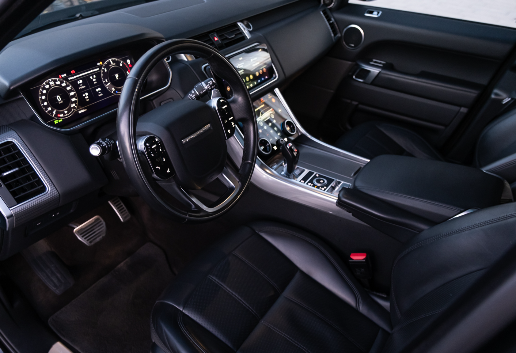 Аренда land-rover range-rover-sport премиум класса 2019 года в городе Москва Тульская от 14400 руб./сутки, полный привод, двигатель: дизель, объем 3 литра, каско (Мультидрайв), ОСАГО (Мультидрайв), без водителя, недорого, вид 4 - RentRide