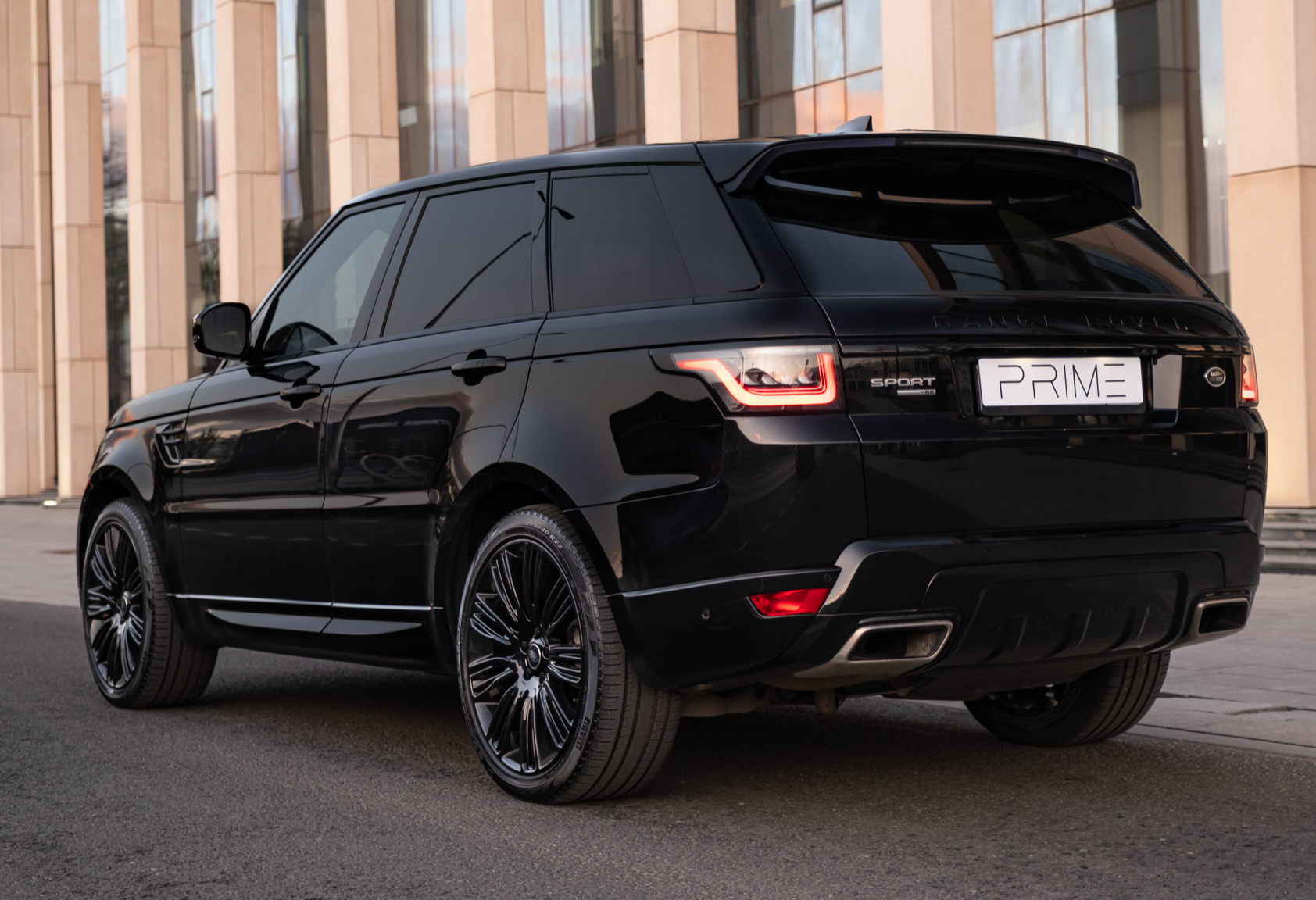 Аренда land-rover range-rover-sport премиум класса 2019 года в городе Москва Тульская от 14400 руб./сутки, полный привод, двигатель: дизель, объем 3 литра, каско (Мультидрайв), ОСАГО (Мультидрайв), без водителя, недорого, вид 3 - RentRide