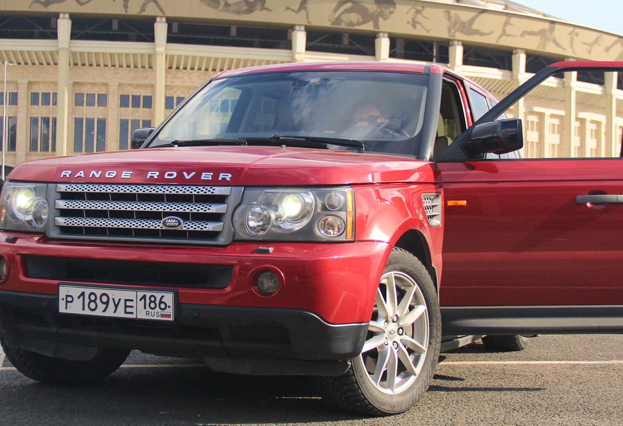 Аренда land-rover range-rover-sport бизнес класса 2008 года в городе Москва от 7992 руб./сутки, полный привод, двигатель: бензин, объем 4.2 литра, ОСАГО (Впишу в полис), без водителя, недорого, вид 3 - RentRide