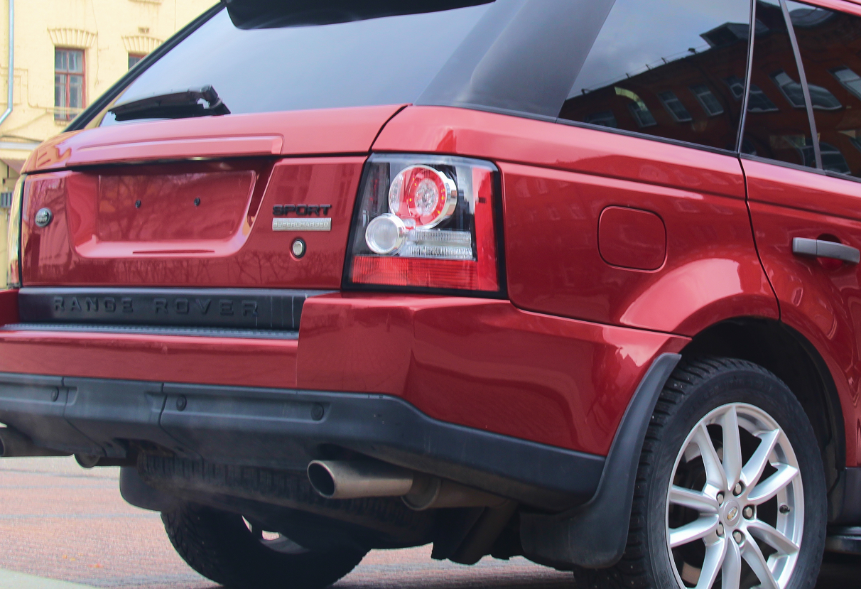 Аренда land-rover range-rover-sport бизнес класса 2008 года в городе Москва от 7992 руб./сутки, полный привод, двигатель: бензин, объем 4.2 литра, ОСАГО (Впишу в полис), без водителя, недорого, вид 2 - RentRide
