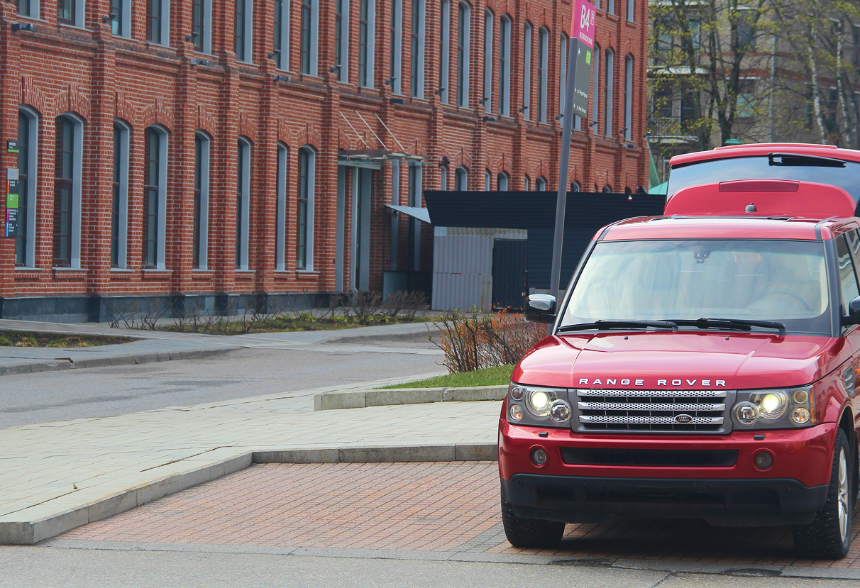Аренда land-rover range-rover-sport бизнес класса 2008 года в городе Москва от 7992 руб./сутки, полный привод, двигатель: бензин, объем 4.2 литра, ОСАГО (Впишу в полис), без водителя, недорого, вид 10 - RentRide