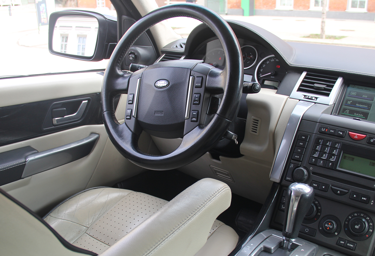 Аренда land-rover range-rover-sport бизнес класса 2008 года в городе Москва от 7992 руб./сутки, полный привод, двигатель: бензин, объем 4.2 литра, ОСАГО (Впишу в полис), без водителя, недорого, вид 4 - RentRide
