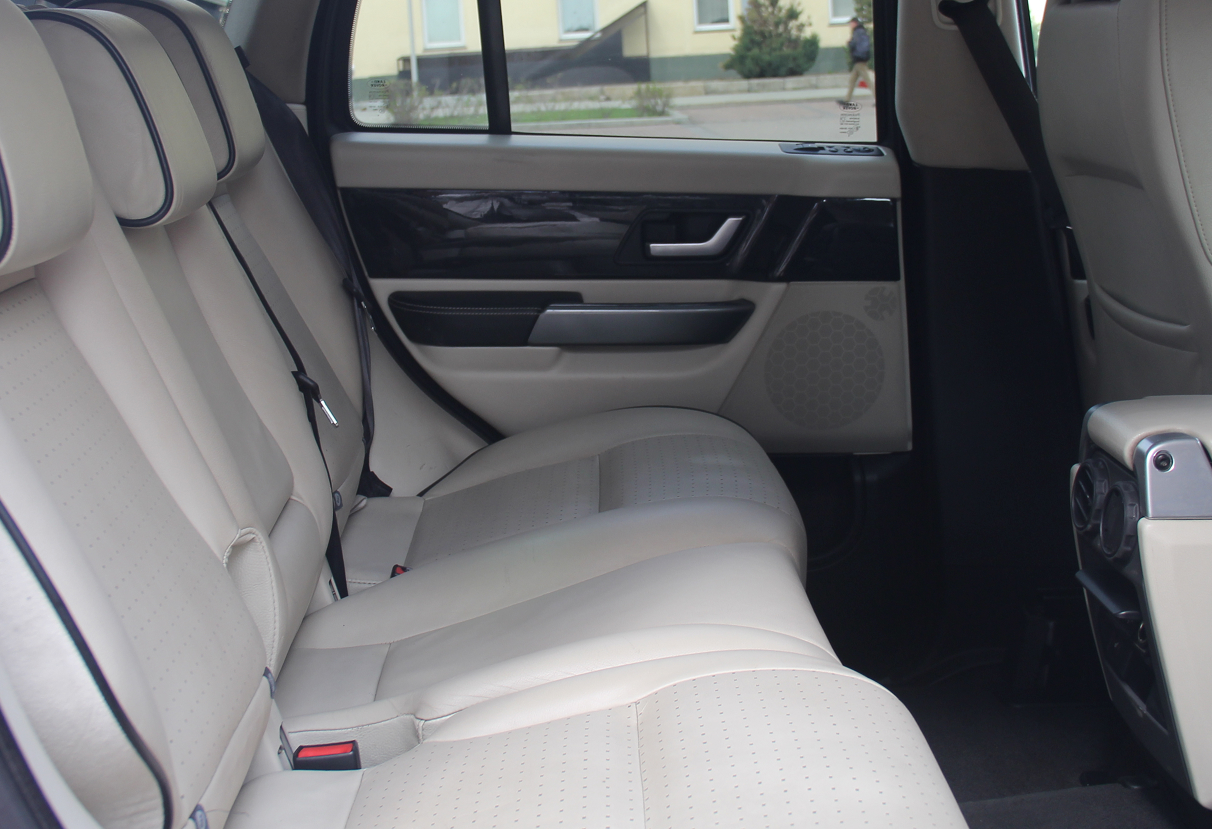 Аренда land-rover range-rover-sport бизнес класса 2008 года в городе Москва от 7992 руб./сутки, полный привод, двигатель: бензин, объем 4.2 литра, ОСАГО (Впишу в полис), без водителя, недорого, вид 6 - RentRide