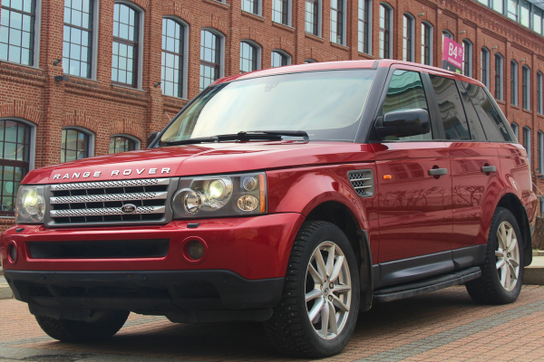 Прокат авто land-rover range-rover-sport бизнес класса 2008 года в городе Москва от 7992 руб./сутки, полный привод, двигатель: бензин, объем 4.2 литра, ОСАГО (Впишу в полис), без водителя, недорого - RentRide