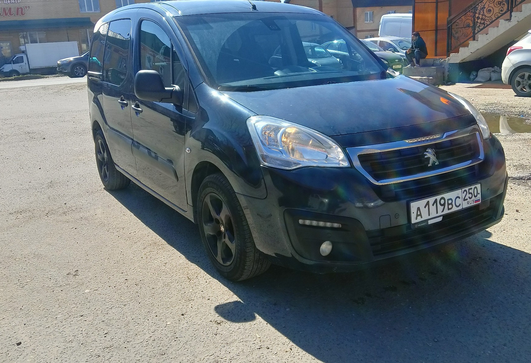 Аренда peugeot partner 2021 года в городе Москва Котельники от 4000 руб./сутки, передний привод, двигатель: бензин, объем 1.6 литров, ОСАГО (Впишу в полис), без водителя, недорого, вид 2 - RentRide