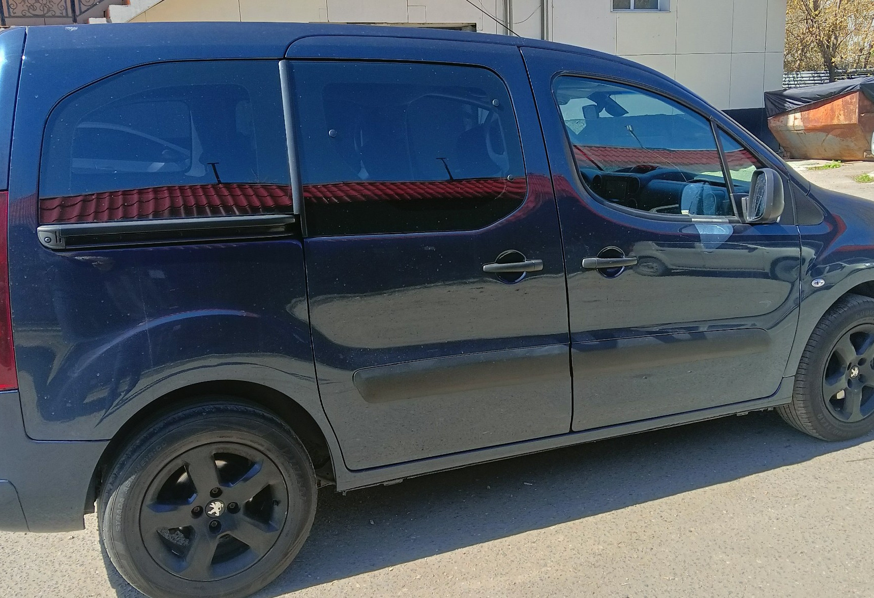 Аренда peugeot partner 2021 года в городе Москва Котельники от 4000 руб./сутки, передний привод, двигатель: бензин, объем 1.6 литров, ОСАГО (Впишу в полис), без водителя, недорого, вид 4 - RentRide