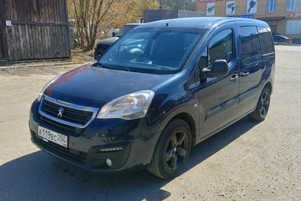 Прокат авто peugeot partner 2021 года в городе Москва Котельники от 4000 руб./сутки, передний привод, двигатель: бензин, объем 1.6 литров, ОСАГО (Впишу в полис), без водителя, недорого - RentRide