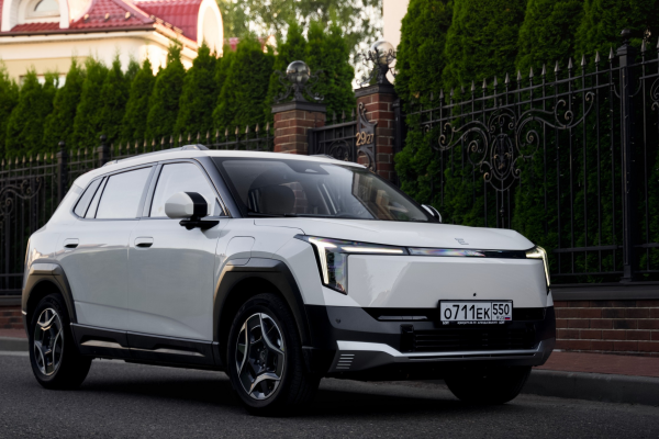 Прокат авто evolute i-joy стандарт класса 2026 года в городе Москва Павшино от 3600 руб./сутки, передний привод, двигатель: электро, ОСАГО (Мультидрайв), без водителя, недорого - RentRide