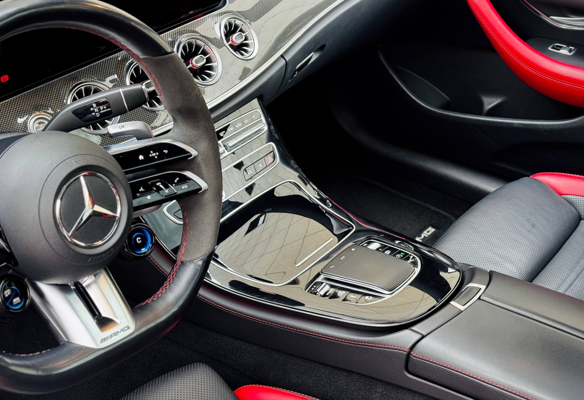 Аренда mercedes-benz e-klass-amg бизнес класса 2020 года в городе Москва от 16800 руб./сутки, полный привод, двигатель: бензин, объем 3 литра, ОСАГО (Мультидрайв), без водителя, недорого, вид 4 - RentRide