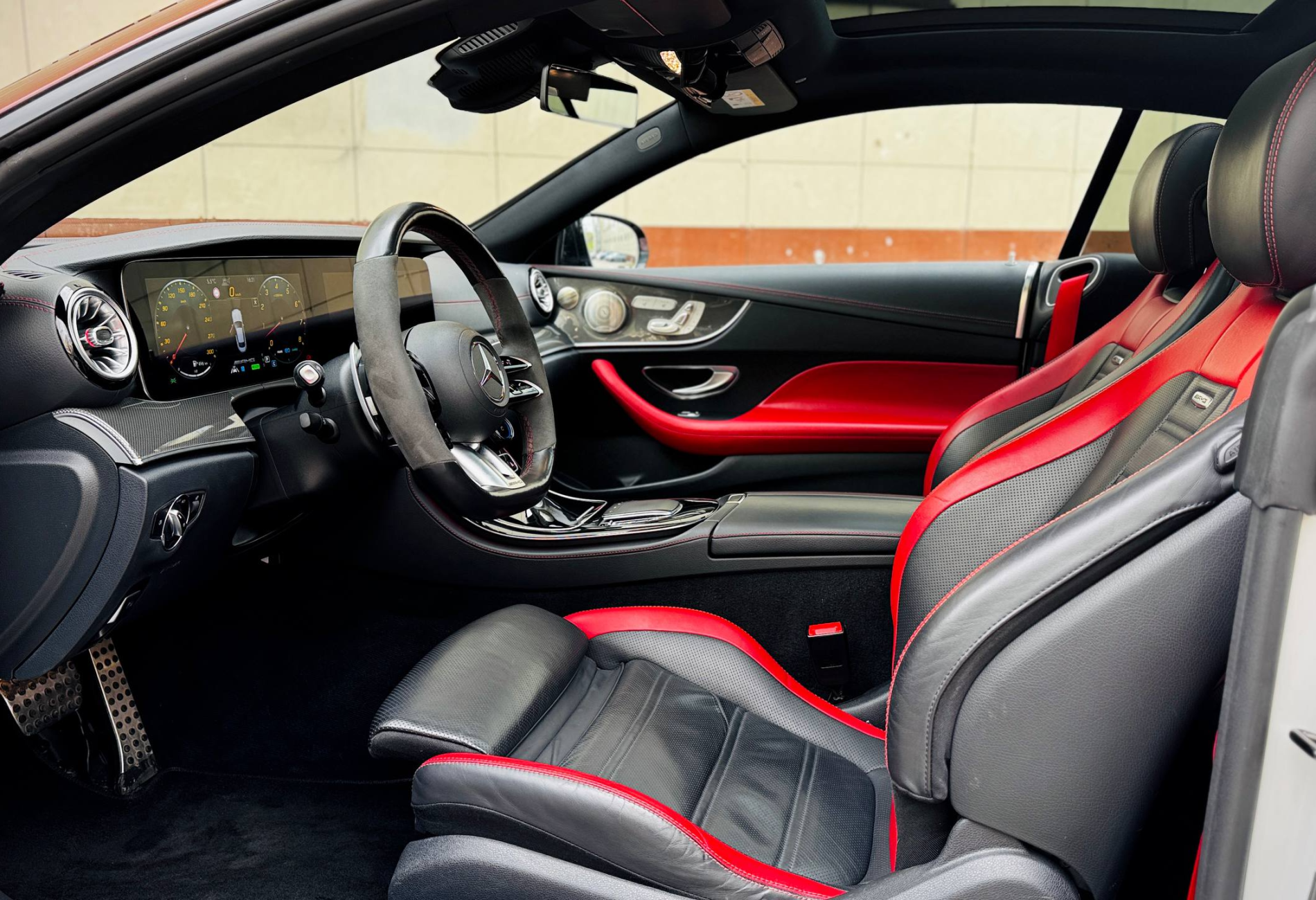 Аренда mercedes-benz e-klass-amg бизнес класса 2020 года в городе Москва от 16800 руб./сутки, полный привод, двигатель: бензин, объем 3 литра, ОСАГО (Мультидрайв), без водителя, недорого, вид 2 - RentRide