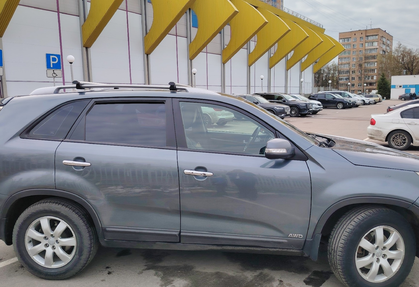 Аренда kia sorento комфорт класса 2014 года в городе Москва Минская от 4000 руб./сутки, передний привод, двигатель: бензин, объем 2.4 литра, ОСАГО (Впишу в полис), без водителя, недорого, вид 5 - RentRide