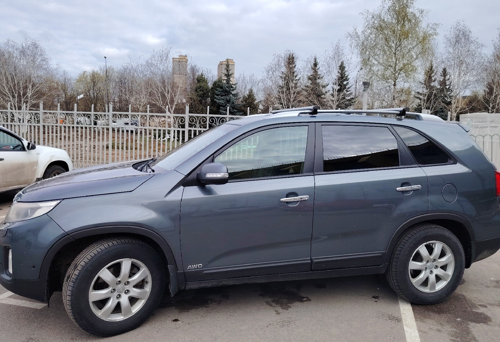 Аренда kia sorento комфорт класса 2014 года в городе Москва Минская от 4000 руб./сутки, передний привод, двигатель: бензин, объем 2.4 литра, ОСАГО (Впишу в полис), без водителя, недорого, вид 2 - RentRide