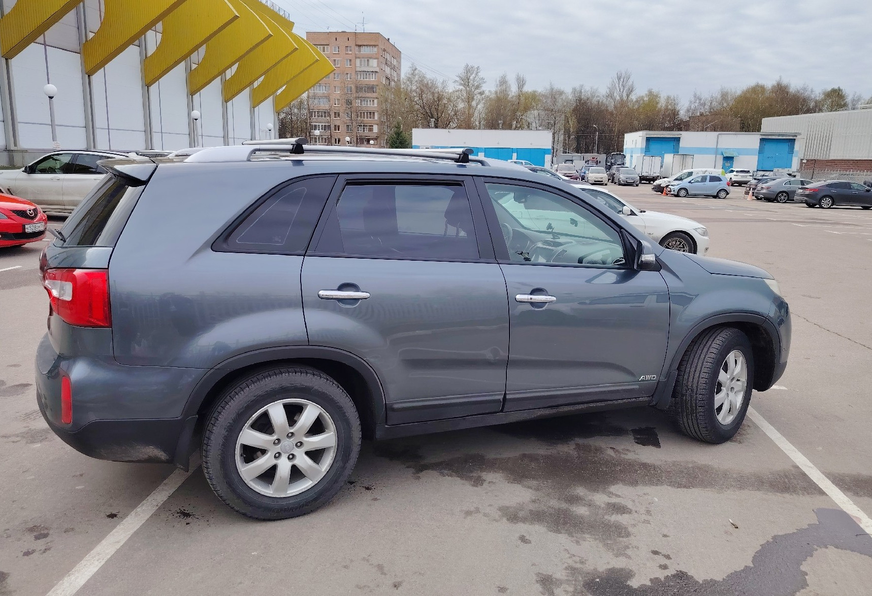 Аренда kia sorento комфорт класса 2014 года в городе Москва Минская от 4000 руб./сутки, передний привод, двигатель: бензин, объем 2.4 литра, ОСАГО (Впишу в полис), без водителя, недорого, вид 4 - RentRide