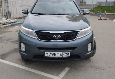Аренда kia sorento комфорт класса 2014 года в городе Москва Минская от 4000 руб./сутки, передний привод, двигатель: бензин, объем 2.4 литра, ОСАГО (Впишу в полис), без водителя, недорого - RentRide