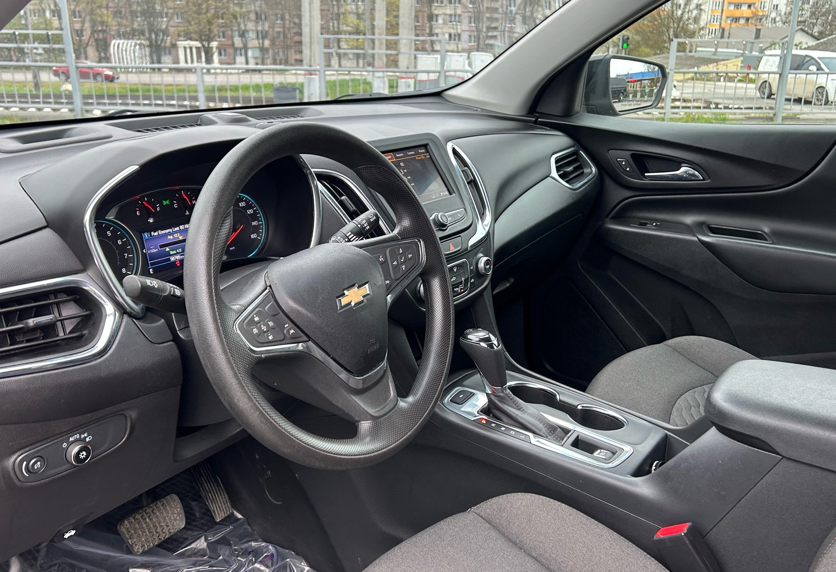 Аренда chevrolet equinox стандарт класса 2021 года в городе Москва от 4880 руб./сутки, полный привод, двигатель: бензин, объем 1.5 литров, ОСАГО (Впишу в полис), без водителя, недорого, вид 6 - RentRide