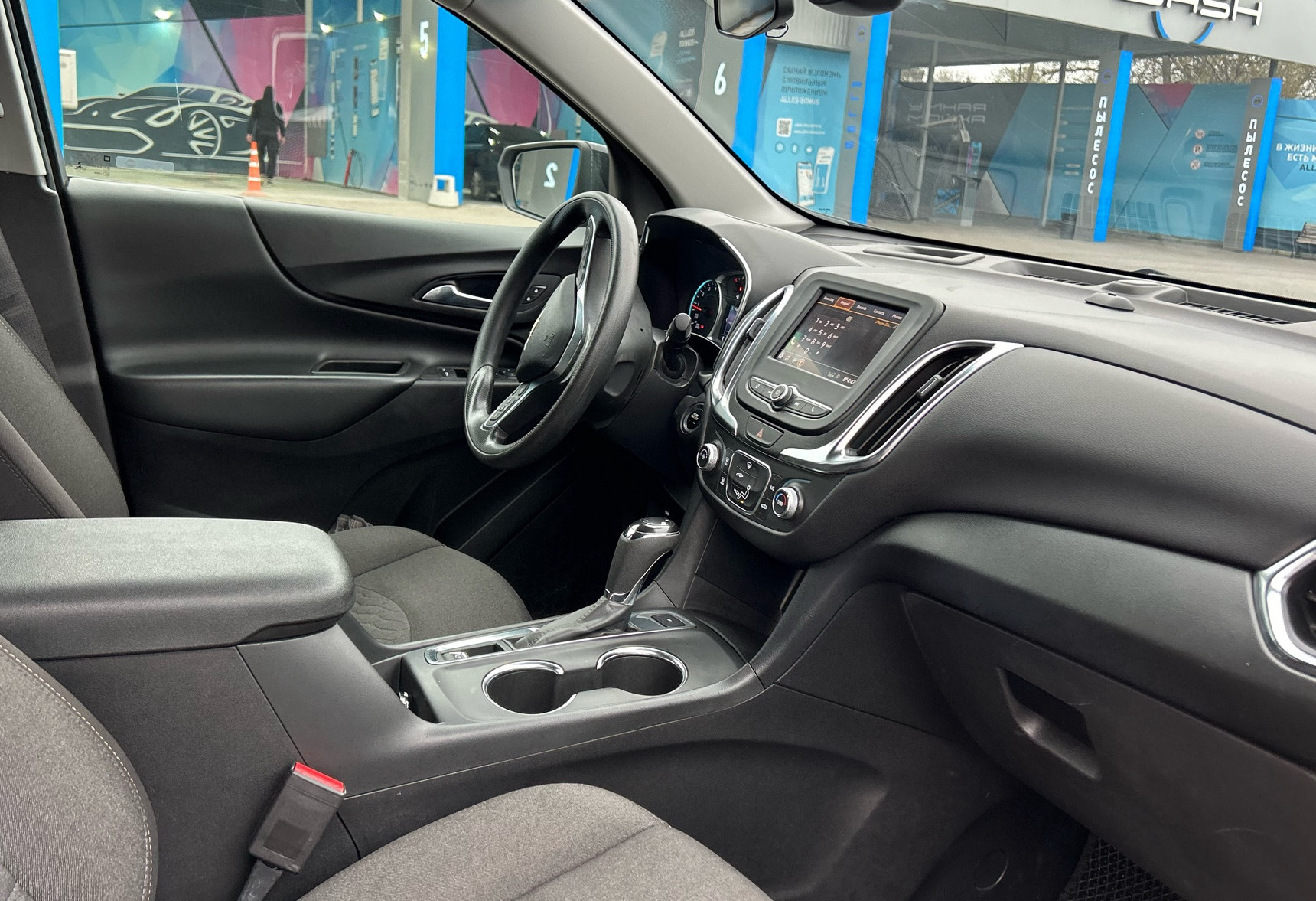 Аренда chevrolet equinox стандарт класса 2021 года в городе Москва от 4880 руб./сутки, полный привод, двигатель: бензин, объем 1.5 литров, ОСАГО (Впишу в полис), без водителя, недорого, вид 4 - RentRide