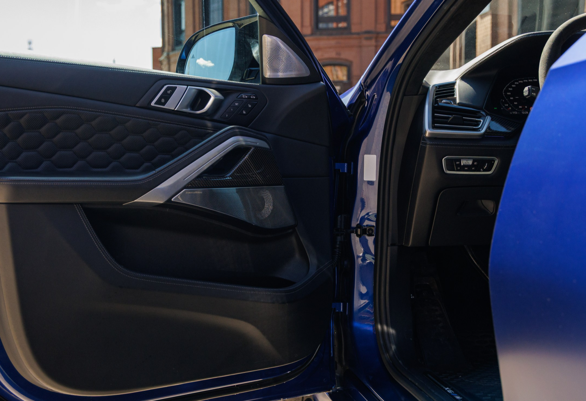 Аренда bmw x6-m премиум класса 2020 года в городе Москва Лермонтовский проспект от 28720 руб./сутки, полный привод, двигатель: бензин, объем 4.4 литра, каско (Мультидрайв), ОСАГО (Мультидрайв), без водителя, недорого, вид 5 - RentRide