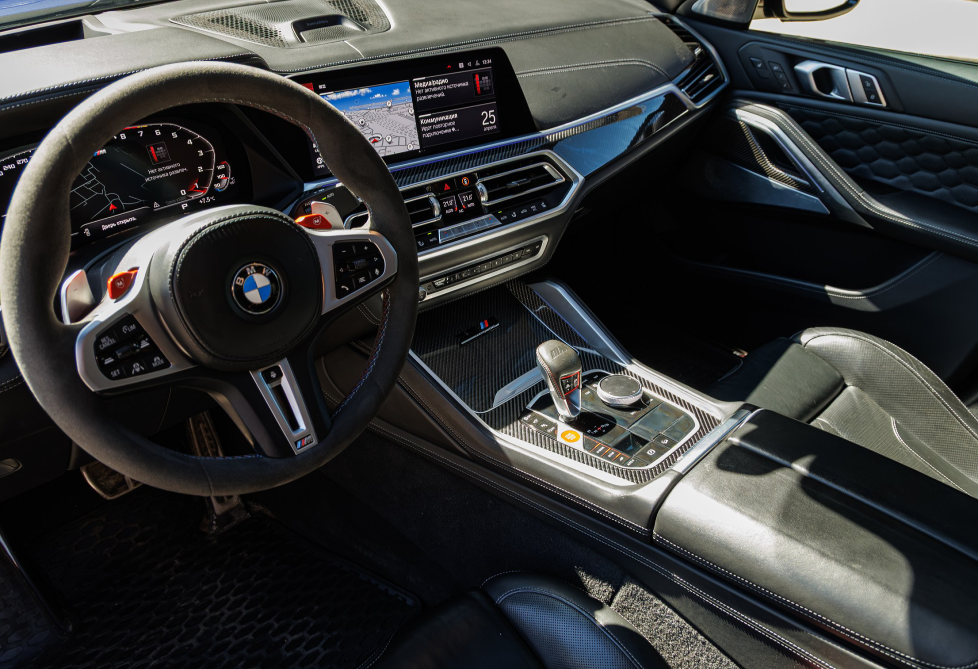 Аренда bmw x6-m премиум класса 2020 года в городе Москва Лермонтовский проспект от 28720 руб./сутки, полный привод, двигатель: бензин, объем 4.4 литра, каско (Мультидрайв), ОСАГО (Мультидрайв), без водителя, недорого, вид 6 - RentRide