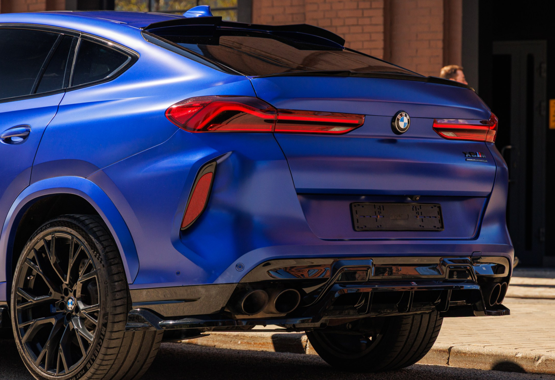 Аренда bmw x6-m премиум класса 2020 года в городе Москва Лермонтовский проспект от 28720 руб./сутки, полный привод, двигатель: бензин, объем 4.4 литра, каско (Мультидрайв), ОСАГО (Мультидрайв), без водителя, недорого, вид 3 - RentRide