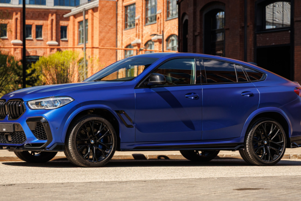 Прокат авто bmw x6-m премиум класса 2020 года в городе Москва Лермонтовский проспект от 28720 руб./сутки, полный привод, двигатель: бензин, объем 4.4 литра, каско (Мультидрайв), ОСАГО (Мультидрайв), без водителя, недорого - RentRide