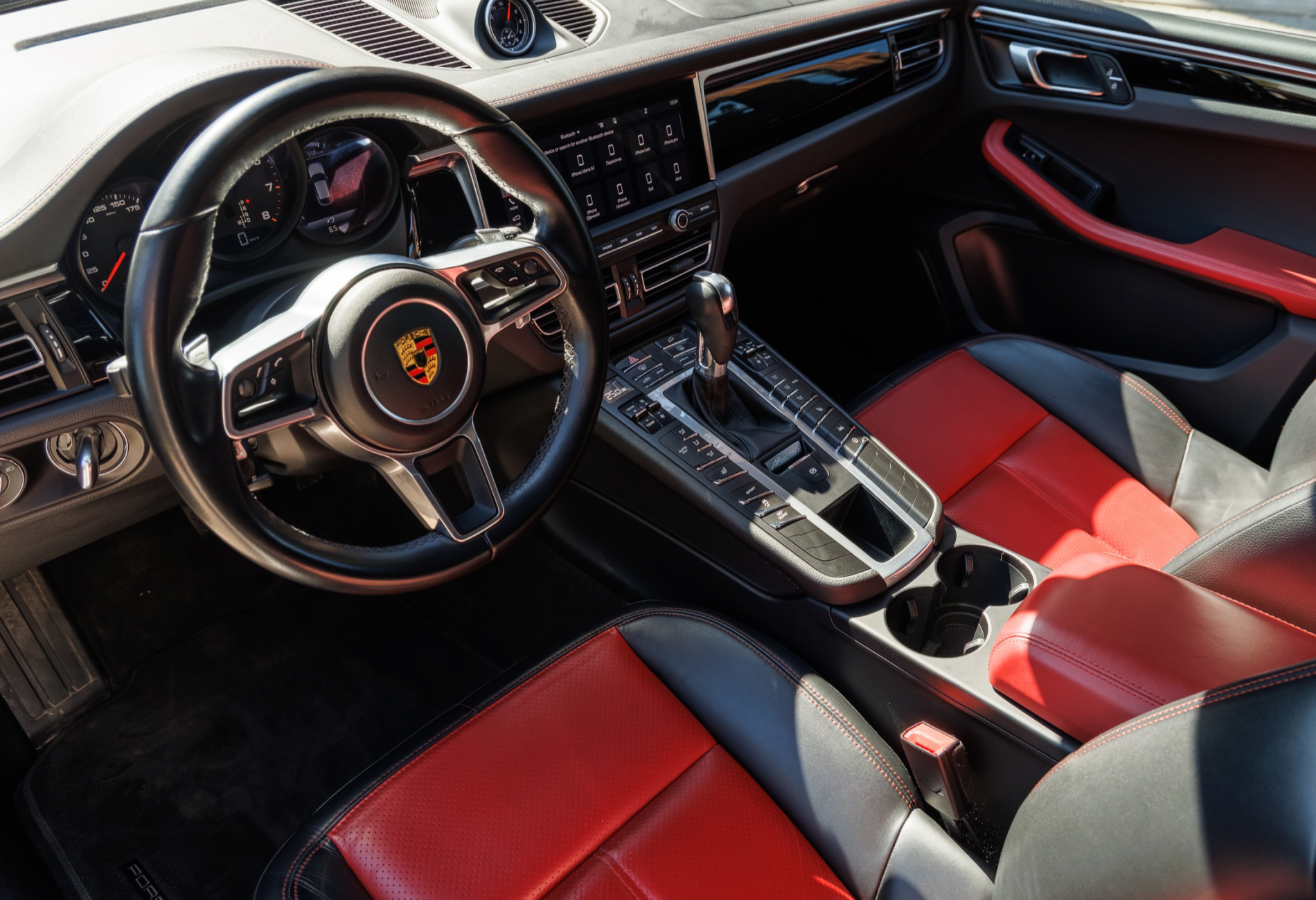 Аренда porsche macan премиум класса 2021 года в городе Москва Лермонтовский проспект от 11120 руб./сутки, полный привод, двигатель: бензин, объем 2 литра, ОСАГО (Мультидрайв), без водителя, недорого, вид 6 - RentRide