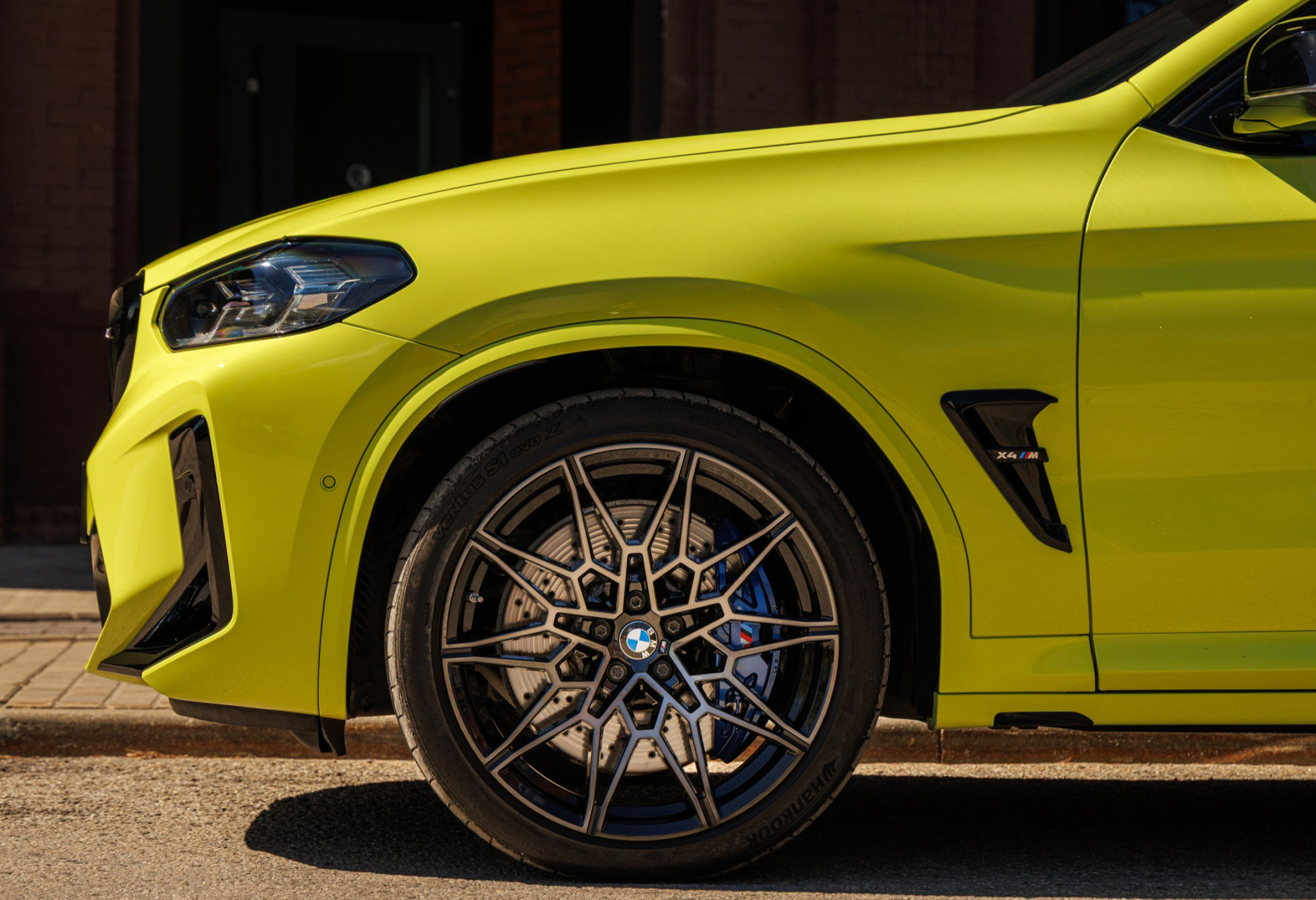 Аренда bmw x4-m премиум класса 2022 года в городе Москва Лермонтовский проспект от 25520 руб./сутки, полный привод, двигатель: бензин, объем 3 литра, каско (Мультидрайв), ОСАГО (Мультидрайв), без водителя, недорого, вид 2 - RentRide
