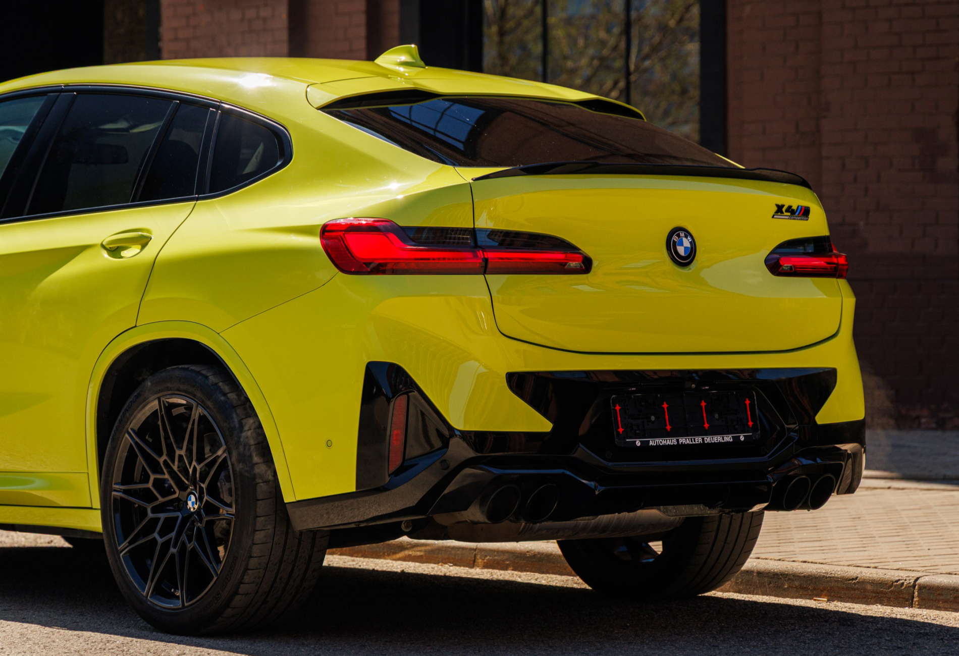 Аренда bmw x4-m премиум класса 2022 года в городе Москва Лермонтовский проспект от 25520 руб./сутки, полный привод, двигатель: бензин, объем 3 литра, каско (Мультидрайв), ОСАГО (Мультидрайв), без водителя, недорого, вид 4 - RentRide