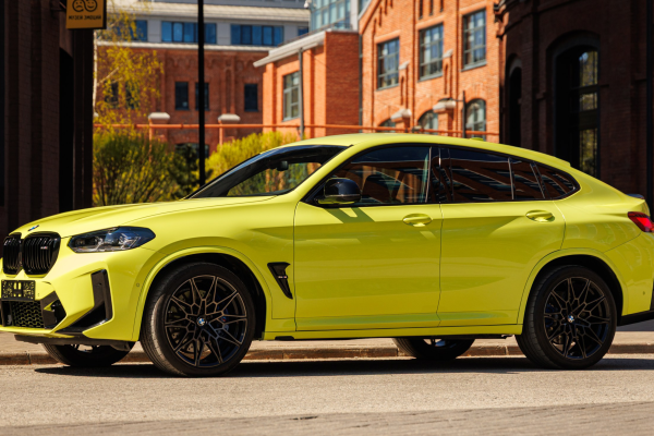 Прокат авто bmw x4-m премиум класса 2022 года в городе Москва Лермонтовский проспект от 25520 руб./сутки, полный привод, двигатель: бензин, объем 3 литра, каско (Мультидрайв), ОСАГО (Мультидрайв), без водителя, недорого - RentRide