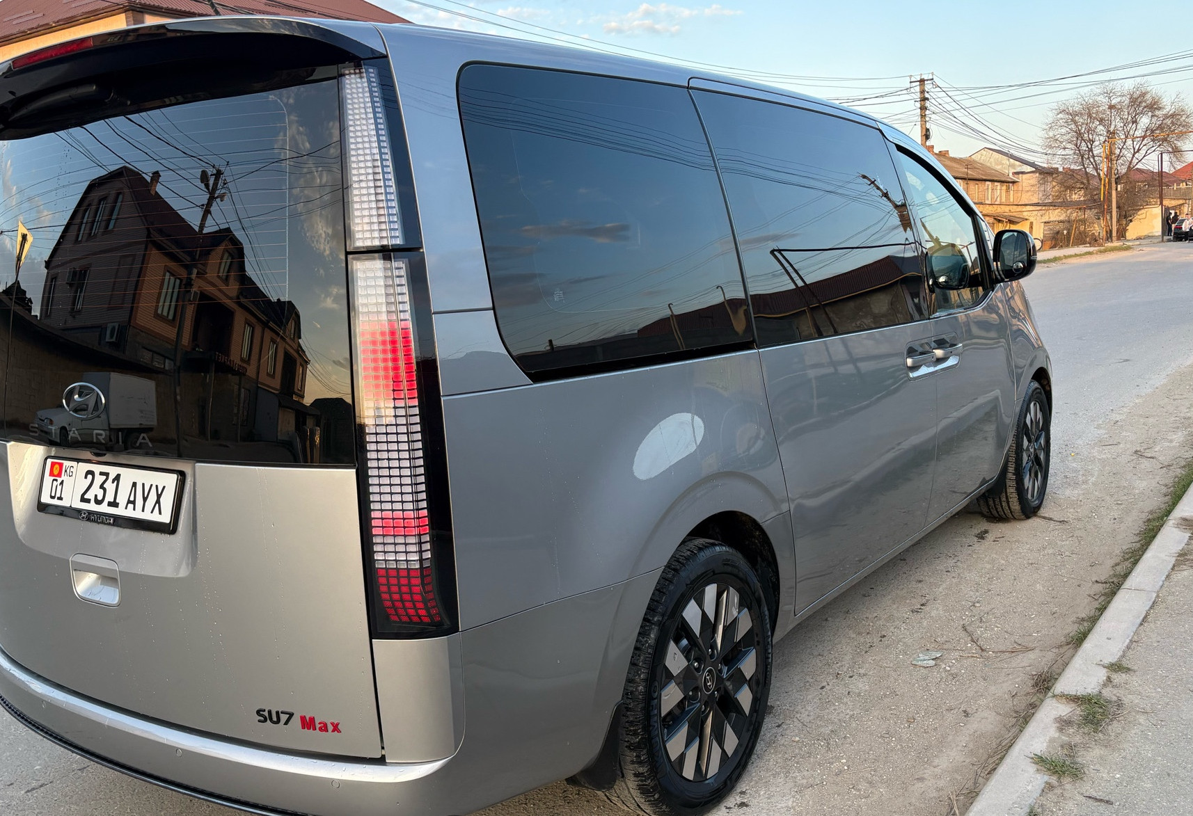 Аренда hyundai staria 2021 года в городе Москва от 9600 руб./сутки, передний привод, двигатель: газ, объем 3.5 литров, ОСАГО (Впишу в полис), без водителя, недорого, вид 4 - RentRide