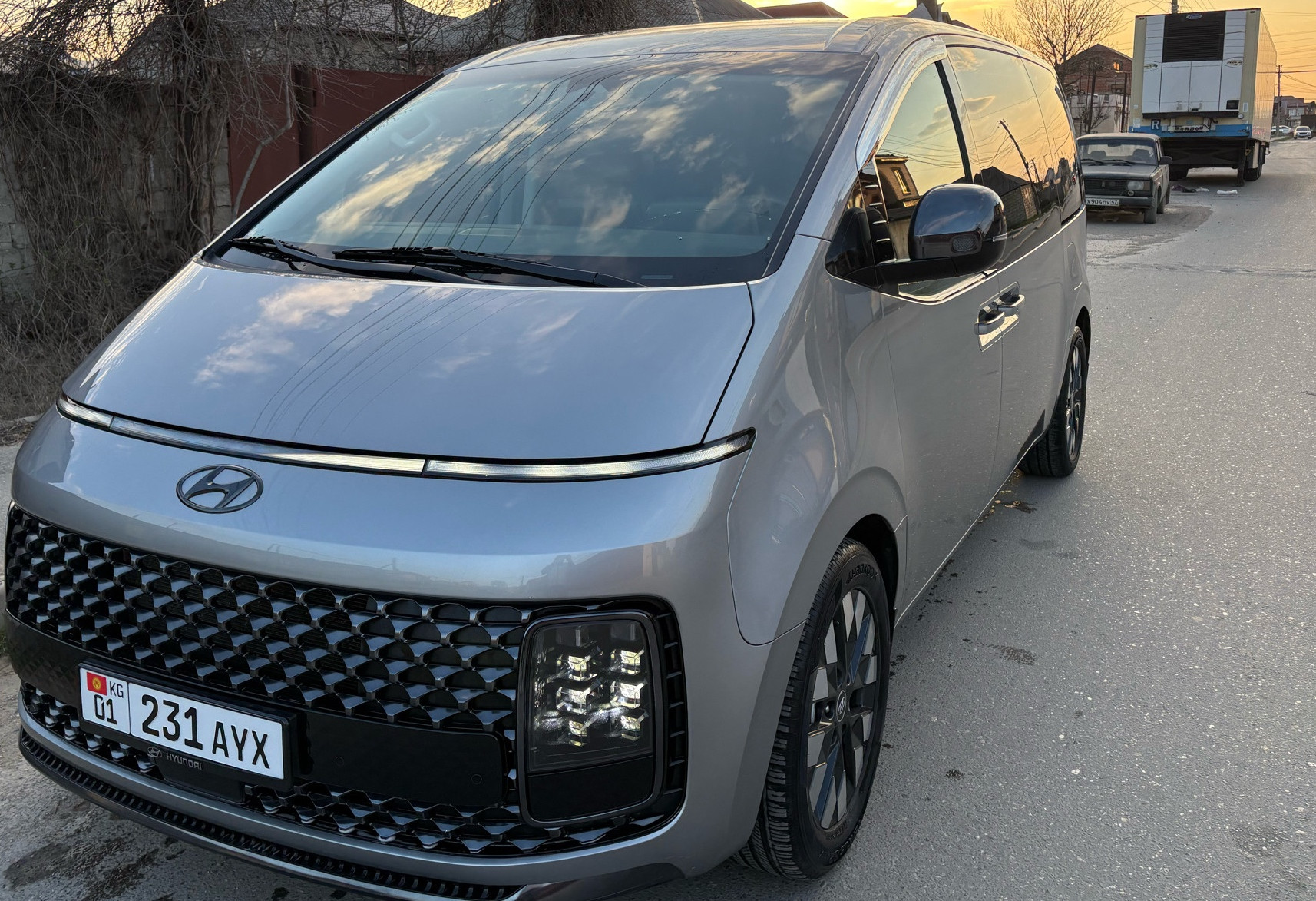 Аренда hyundai staria 2021 года в городе Москва от 9600 руб./сутки, передний привод, двигатель: газ, объем 3.5 литров, ОСАГО (Впишу в полис), без водителя, недорого, вид 2 - RentRide