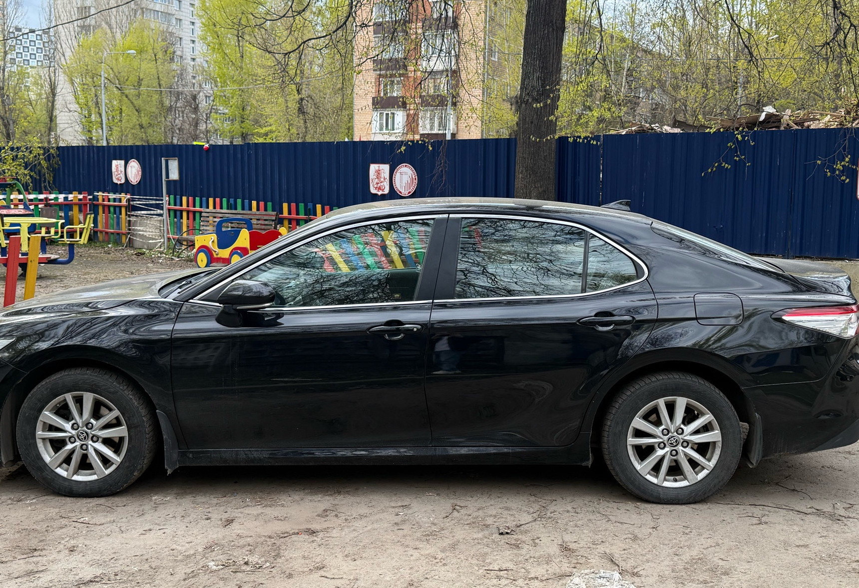Аренда toyota camry бизнес класса 2021 года в городе Москва Нагорная от 5500 руб./сутки, передний привод, двигатель: бензин, объем 2 литра, каско (Впишу в полис), ОСАГО (Впишу в полис), без водителя, недорого, вид 3 - RentRide