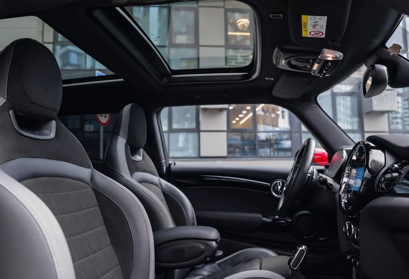 Аренда mini coupe бизнес класса 2021 года в городе Москва Авиамоторная от 10000 руб./сутки, передний привод, двигатель: бензин, объем 2 литра, каско (Мультидрайв), ОСАГО (Мультидрайв), без водителя, недорого, вид 6 - RentRide