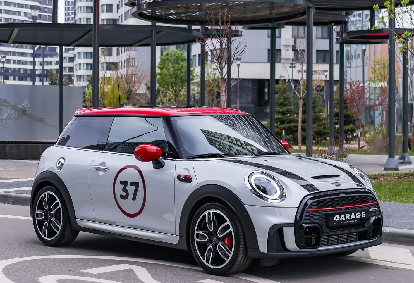 Аренда mini coupe бизнес класса 2021 года в городе Москва Авиамоторная от 10000 руб./сутки, передний привод, двигатель: бензин, объем 2 литра, каско (Мультидрайв), ОСАГО (Мультидрайв), без водителя, недорого - RentRide