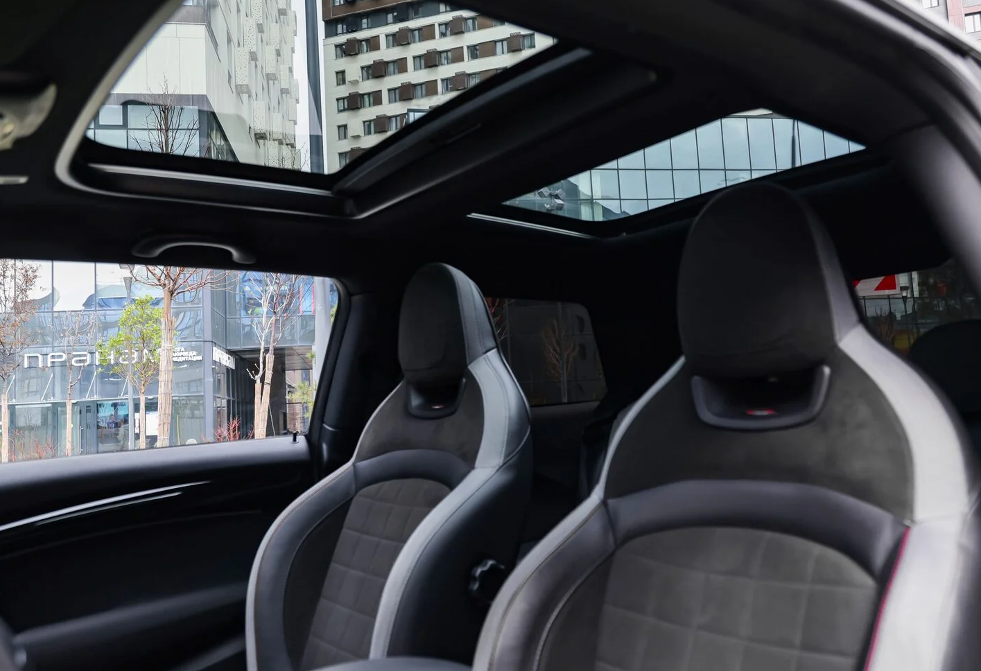 Аренда mini coupe бизнес класса 2021 года в городе Москва Авиамоторная от 10000 руб./сутки, передний привод, двигатель: бензин, объем 2 литра, каско (Мультидрайв), ОСАГО (Мультидрайв), без водителя, недорого, вид 5 - RentRide