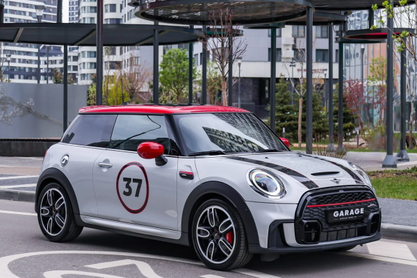 Прокат авто mini coupe бизнес класса 2021 года в городе Москва Авиамоторная от 10000 руб./сутки, передний привод, двигатель: бензин, объем 2 литра, каско (Мультидрайв), ОСАГО (Мультидрайв), без водителя, недорого - RentRide
